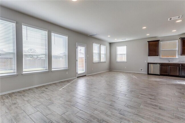 Building Photo - 131 Trailside Ln