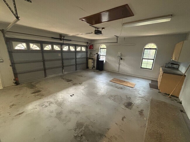 Building Photo - Charming 3-Bedroom Home with Pool & Upgrades in Hernando, FL