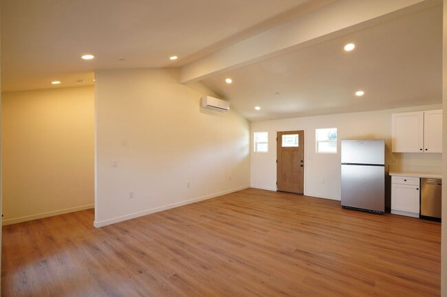 Building Photo - 4805 Charlotte Way