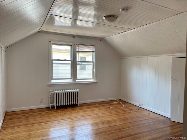 Building Photo - 10 Bowne St