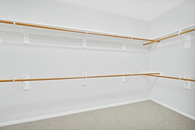 Building Photo - 18123 Memorial Falls Dr