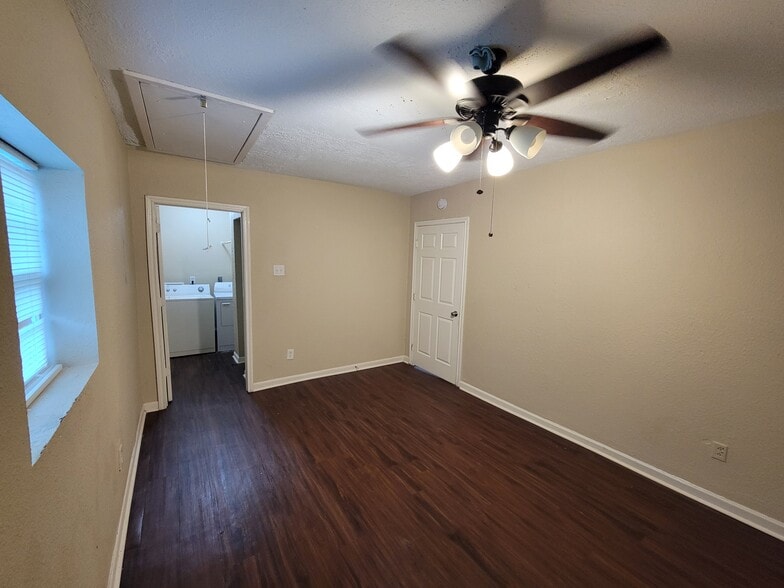 Unit C - Bed #1 - closet and laundry area - 126 Gulf Pump Rd