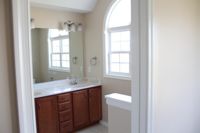 Building Photo - 107 Enchanted Way