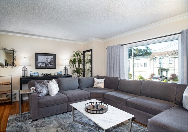 Living room - 1211 34th Ave
