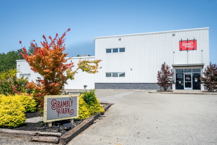 Brambly Park - 3446 Carlton St