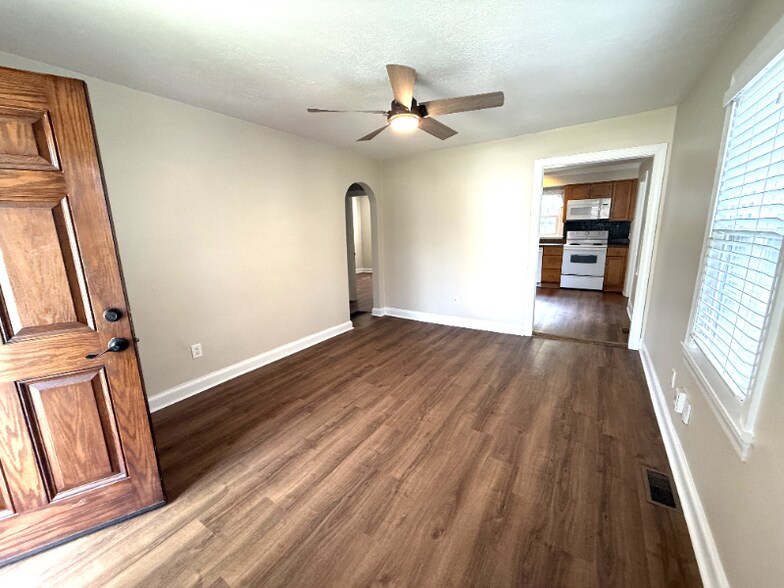 Building Photo - 11702 Kings Ln