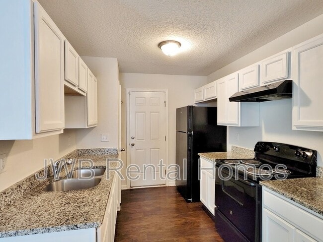 Building Photo - 471 W 59th St