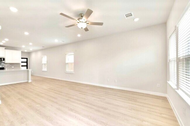 Building Photo - 32915 Silver Mdw Wy