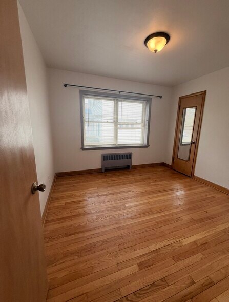 Building Photo - 4006 N Farwell Ave