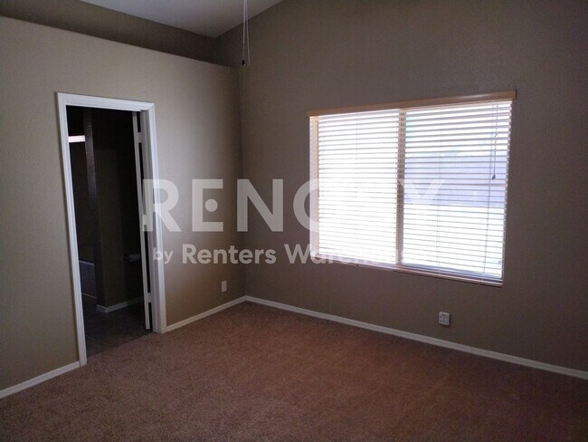 Building Photo - 10721 E Emerald Ave