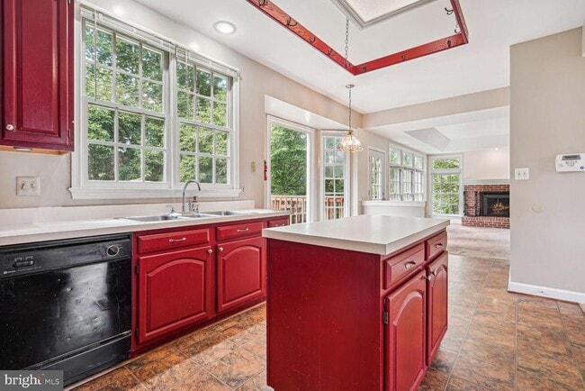 Building Photo - 18862 Crossroads Ct