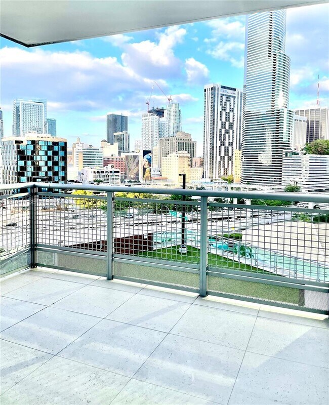 Building Photo - 350 S Miami Ave