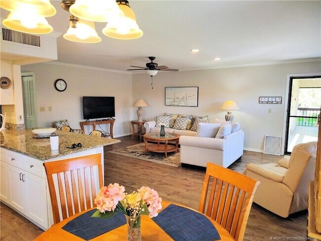 Building Photo - 511 SW South River Dr