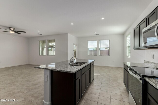 Building Photo - 9173 S Palo Verde Dr