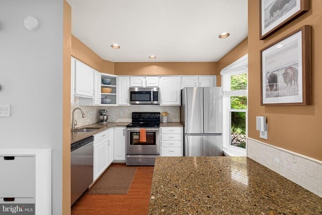 Building Photo - 535 Colecroft Ct