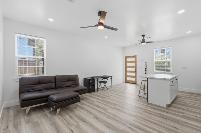 Building Photo - 8209 Richland Dr