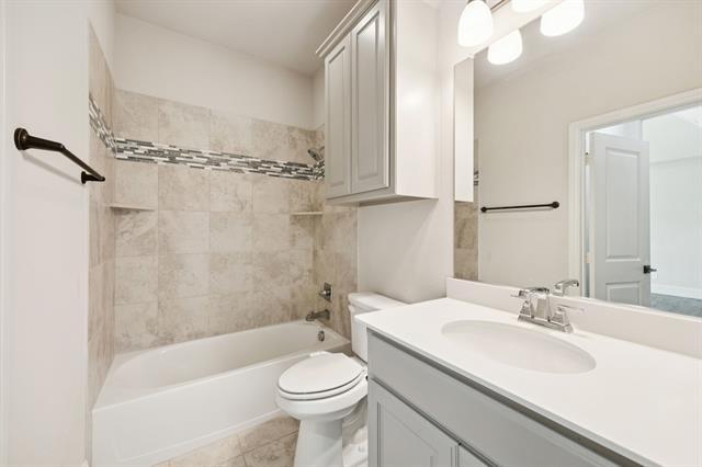 Building Photo - 204 Chisholm Trail