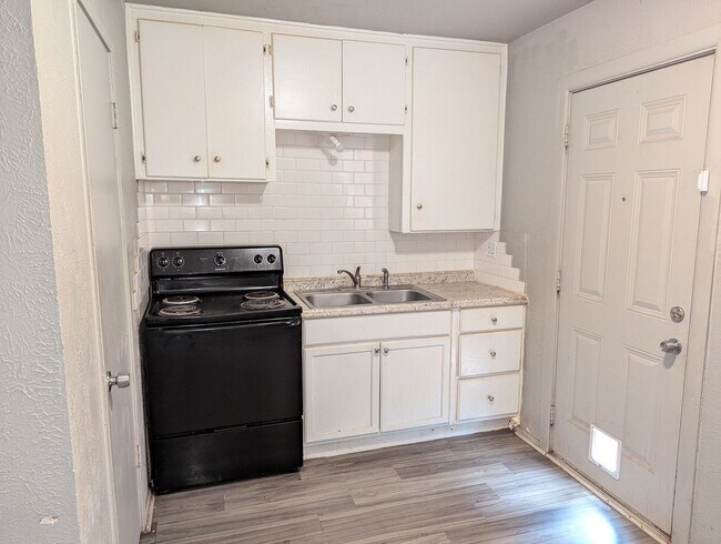 Building Photo - 535 42nd St