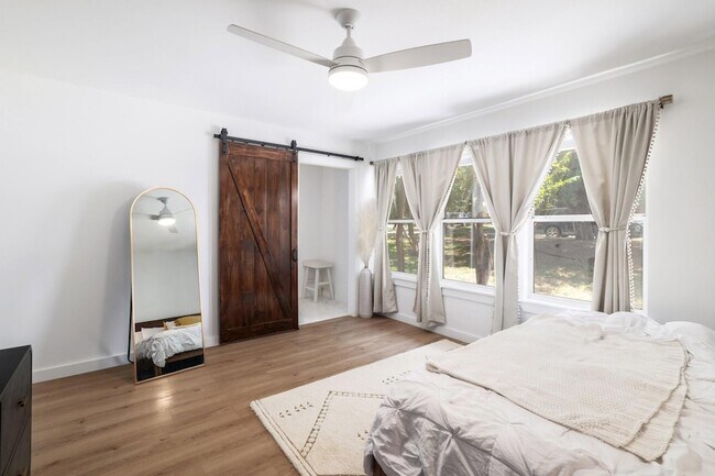 Building Photo - 2205 Trede Dr