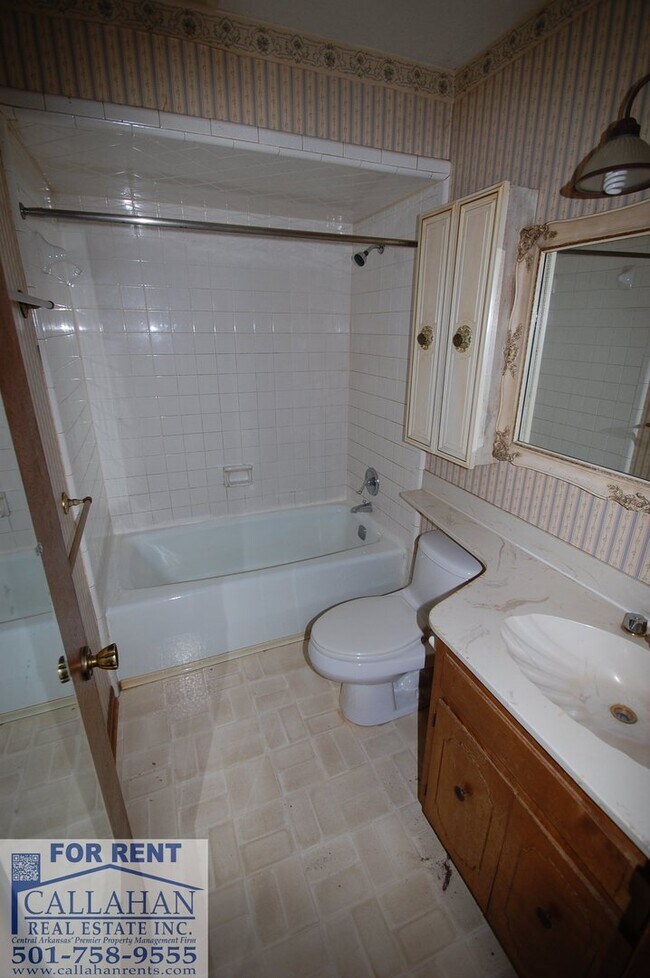 Building Photo - 6102 Woodview Dr N