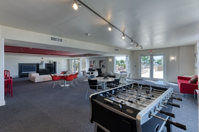 Building Photo - 1551 N Flagler Dr