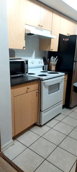 Building Photo - 903 Villa Cir