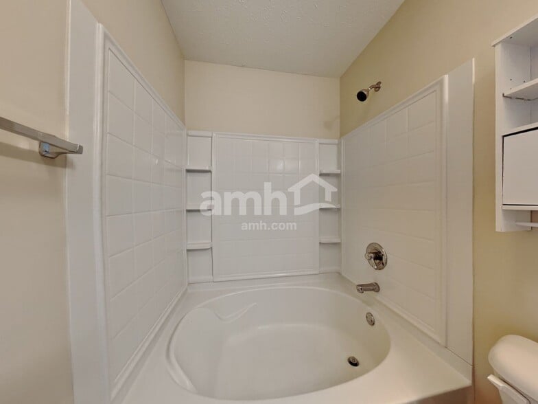 Building Photo - 681 Bridgebend Run