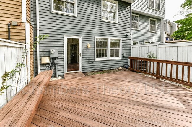 Building Photo - 1549 Twisted Oak Dr