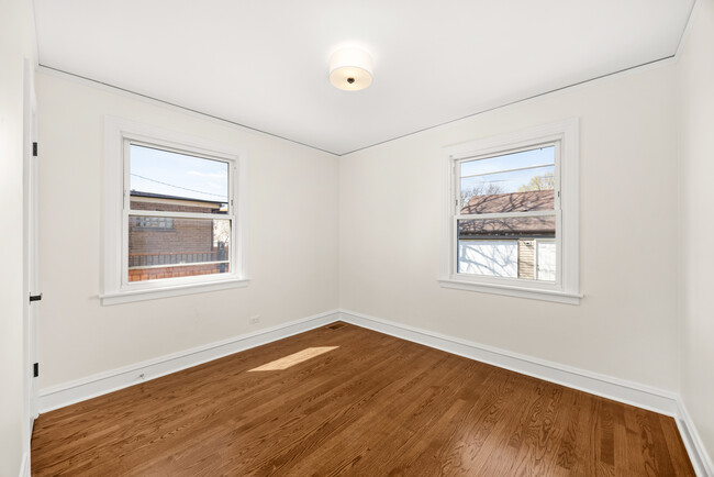 Building Photo - 5632 S Natoma Ave