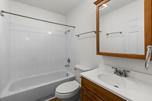 Building Photo - 106 Apache Hills Dr