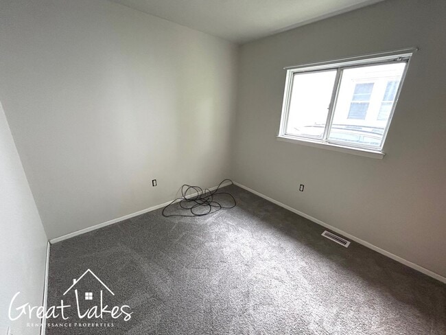Building Photo - Beautiful 3 Bedroom 1 Bathroom now available for rent!