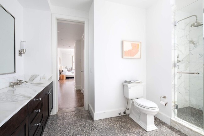 Building Photo - 130 W 30th St