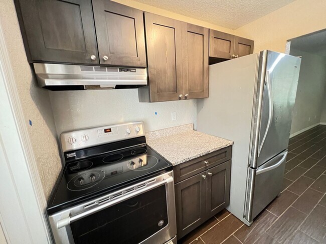 Building Photo - 2BD & 1 BA - Where Charm Meets Comfort: Yo...