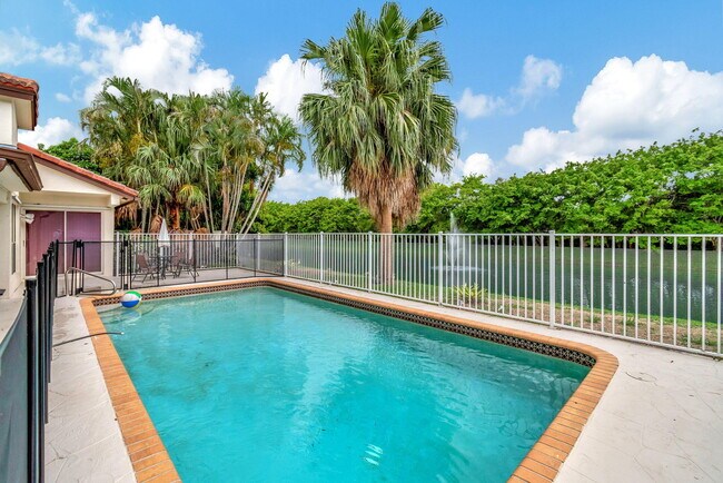 Building Photo - 7883 Villa Nova Dr N