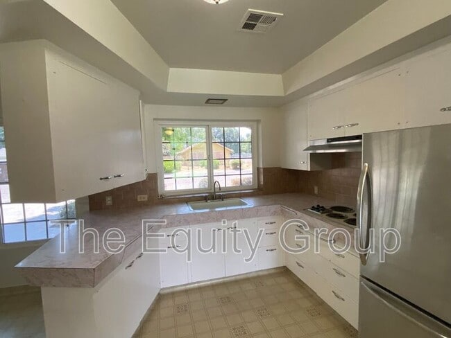 Building Photo - 1434 W Feemster Ave