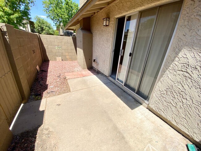 Building Photo - 3 Bedroom 2 Bathroom in Scottsdale