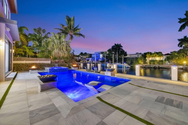 Building Photo - 334 Isle of Capri Dr