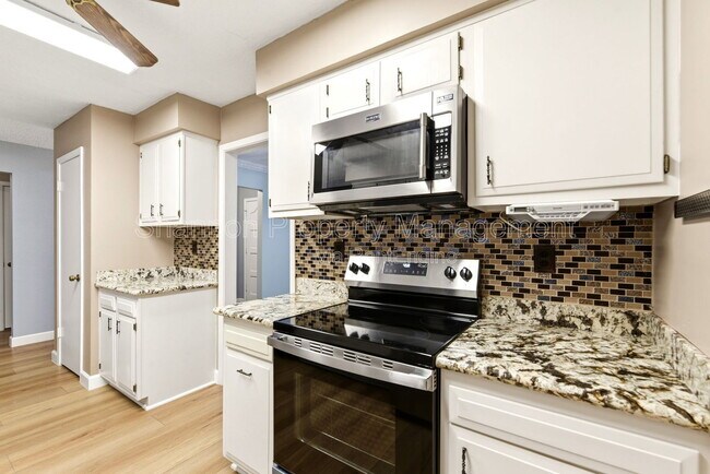 Building Photo - 6009 Leafwood Cir