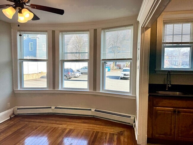 Building Photo - 124 Green St