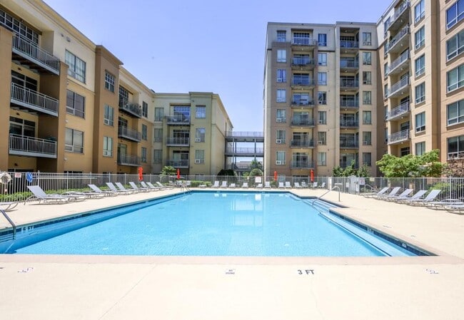 Building Photo - 711 Cosmopolitan Dr NE