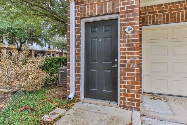 Building Photo - 9200 Westheimer Rd