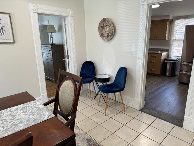 Building Photo - 206 W Myrtle St