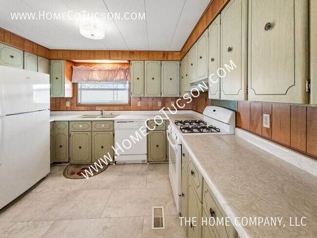 Building Photo - 10675 N Kilimanjaro Ave
