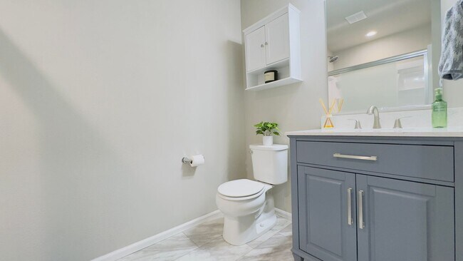 Building Photo - 5+ Bedroom Home in NE Lacey on Large Lot with Long Lake access plus A/C!