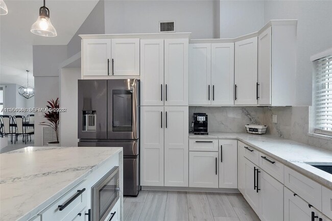 Building Photo - 1800 Water Ridge Dr