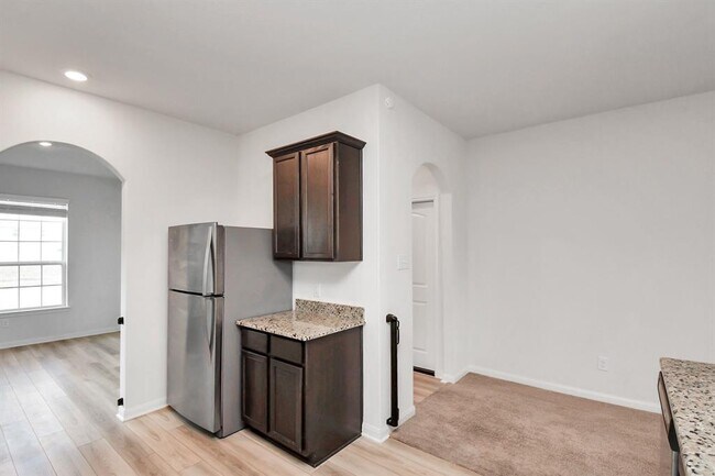 Building Photo - 424 Maple Fawn Dr