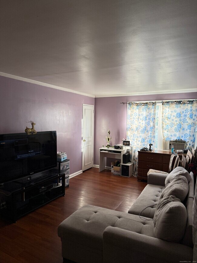 Building Photo - 1084 E Main St