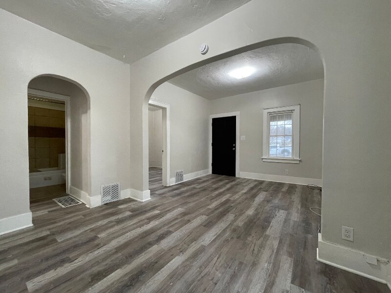 Building Photo - 417 S Fairmount St