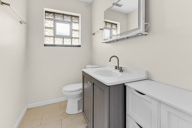 Building Photo - 403 Prairie Ave