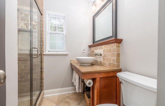 Building Photo - 307 Gaskill St